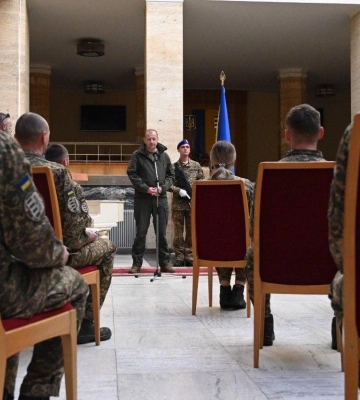 Державні відзнаки закарпатським нацгвадійцям і посмертний орден дружині полеглого захисника вручили заступник керівника краю
