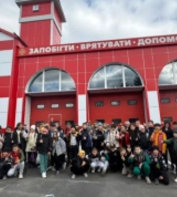 Школярі побували в гостях у Подільських рятувальників