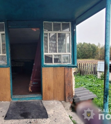 У селі на Житомирщині чоловіка били ногами і пляшкою та вдарили ножем - вбивцю затримано