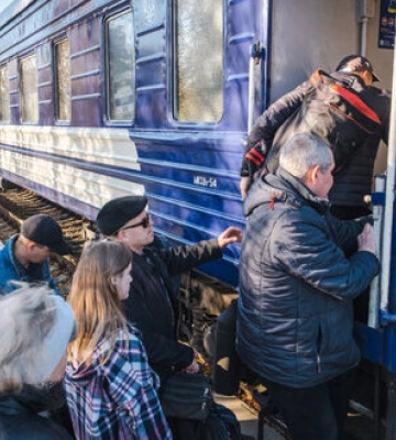 Евакуаційний потяг із Донеччини курсуватиме щодня. Людей везтимуть на Дніпропетровщину та Львівщину, - ОВА