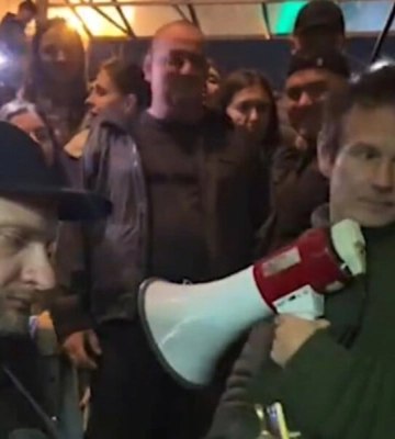 Тревога в Киеве прервала концерт &quot;Океана Эльзы&quot;: люди прятались в метро и пели на улицах