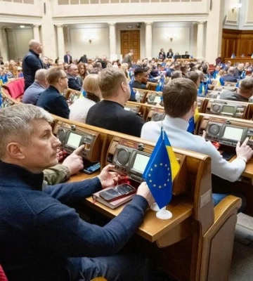 Кому з українських політиків населення довіряє найбільше і найменше – опитування Центру Разумкова