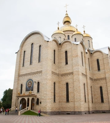 Прихожани московського патріархату штурмують черкаський собор (ВІДЕО)