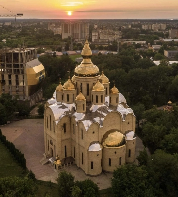 Прихильники РПЦ захопили Свято-Михайлівський кафедральний собор у Черкасах та влаштували там безлад. ВIДЕО