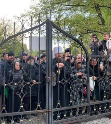 У Черкасах прихильники РПЦ захопили Свято-Михайлівський собор: Поліція документує обставини конфлікту