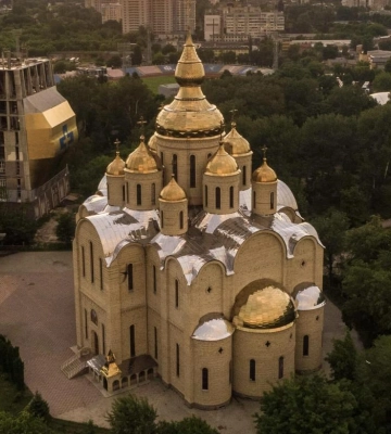 Прихильники РПЦ захопили Свято-Михайлівський кафедральний собор у Черкасах та влаштували там безлад. ВIДЕО