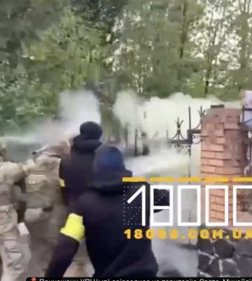 В Черкассах сторонники РПЦ с нападением захватили Свято-Михайловский кафедральный собор ПЦУ