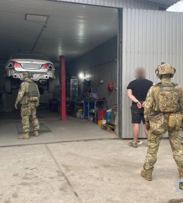 Заробили на продажі гуманітарних авто понад ₴31 млн – на Черкащині затримали двох ділків (Відео)