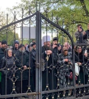 Прихожане УПЦ штурмовали собор в Черкассах: у Онуфрия все опровергают и сообщают о стрельбе