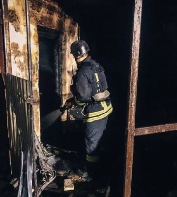 На Київщині внаслідок падіння уламків дронів горіло підсобне приміщення фермерського господарства