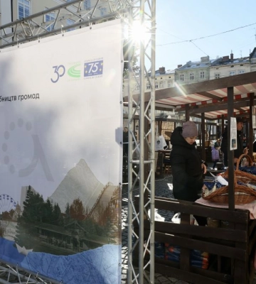 На пл. Ринок запрацював перший Ярмарок локальних та крафтових виробництв громад Львівської агломерації