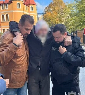Бійка між прихильниками ПЦУ та УПЦ МП у соборі в Черкасах: Розпочато кримінальне провадження, - поліція. ФОТОрепортаж
