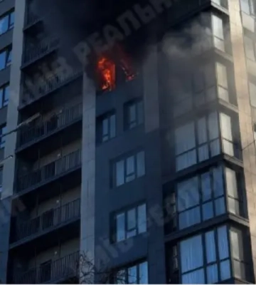 У центрі Києва спалахнула квартира багатоповерхівки (відео)
