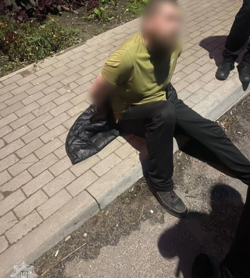 У Рівному підпалили двері квартири та автомобіль: зловмисникам повідомили про підозру