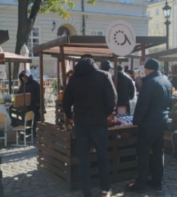 На пл. Ринок запрацював перший Ярмарок локальних та крафтових виробництв громад Львівської агломерації