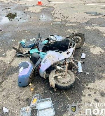 У Первомайську мобед не поділив дорогу з автомобілем