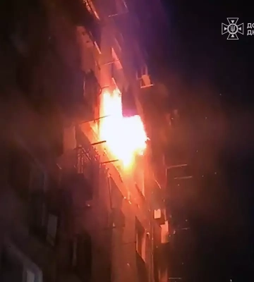 У Дніпрі сталася пожежа у багатоповерхівці: вогнеборці врятували двох людей