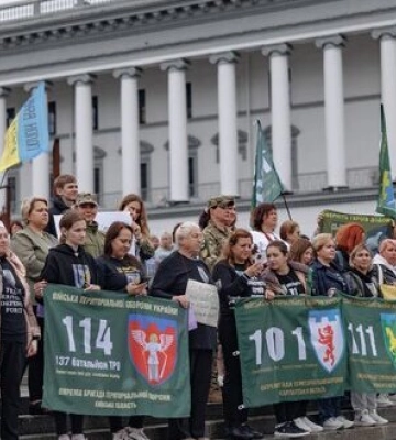 У Києві відбулася мирна масова акція на підтримку зниклих безвісти та полонених захисників. ФОТОрепортаж