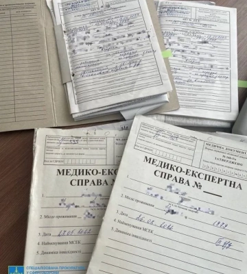 "У нас нет 300 спартанцев, зато есть 49 прокуроров". Соцсети об инвалидности хмельницких прокуроров