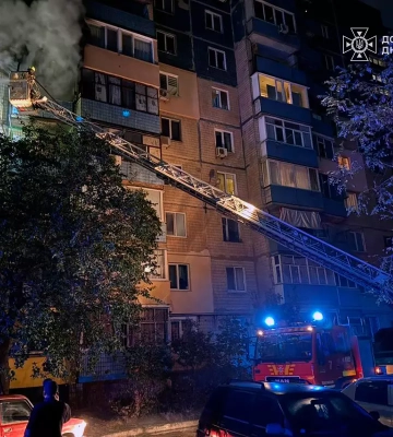 Вночі у Кам’янському спалахнула квартира, в якій рятувальники знайшли тіло людини, - ДСНС