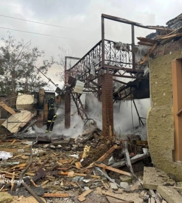 Рашисти обстріляли Лиман на Донеччині — виникли пожежі у будинках