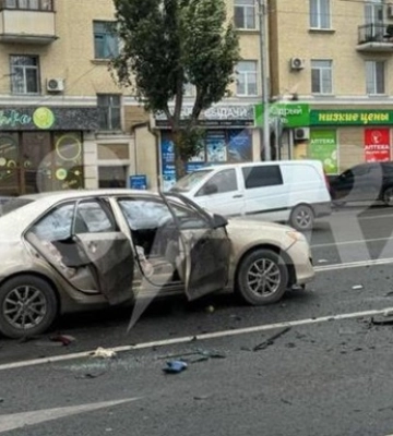 У Луганську вибухнула машина, могли постраждати військові - соцмережі