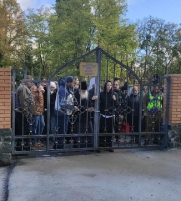 У ПЦУ кажуть, що сутички біля храму в Черкасах - спланована провокація для дискредитації України