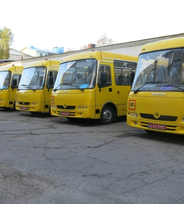 9 громад Сумщини отримали шкільні автобуси