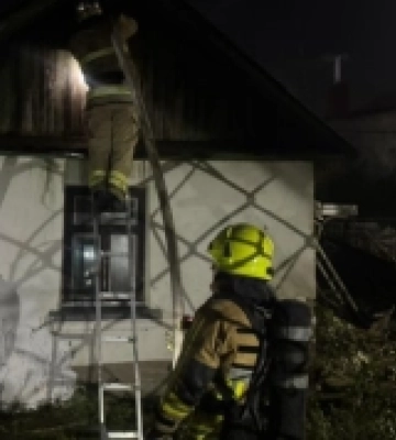 У Рівному горіла господарська будівля