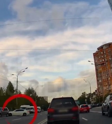 У Києві покарали водія BMW, який перетнув подвійну суцільну лінію (ВІДЕО)