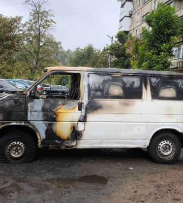 Допомагає військовим з 2014 року - відомому запорізькому волонтеру спалили автівку (фото, відео)