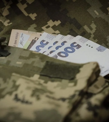 Заволодів 7 млн грн під виглядом допомоги рідним полеглого захисника: жителя Закарпаття підозрюють у шахрайстві