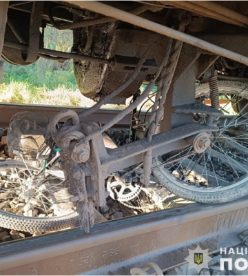Поблизу міста Жовква мотовоз наїхав на чоловіка, який переходив колію (ФОТО)