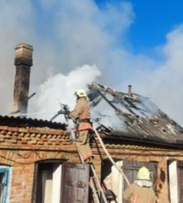 У Луцькому районі загорілась господарська будівля 