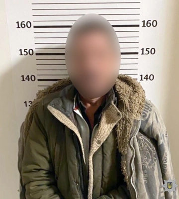 На Хмельниччині поліція взяла у кайданки підозрюваного у замаху на подвійне вбивство. ФОТО
