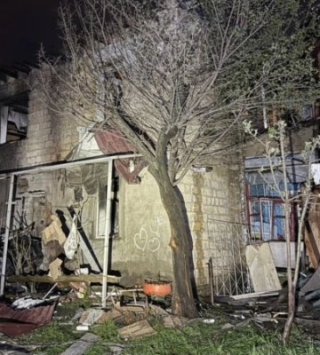 Внаслідок ракетної атаки в Одесі пошкоджено житлову забудову: спалахнула пожежа