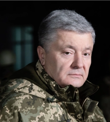 "Вся власть сдрислуна из Киева": Порошенко рассказал, как оборонял столицу в 2022 году (видео)