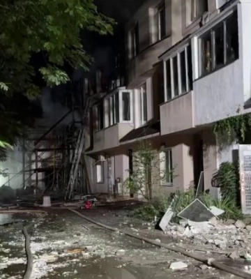 В Одесі пошкоджено триповерховий будинок ракетною атакою росії