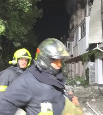 В Одесі пошкоджено триповерховий будинок ракетною атакою росії