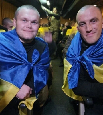 Під час обміну полоненими додому повернулися 34 бійці Азова