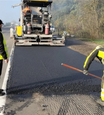 Одна з найважливіших в області: ремонтують регіональну дорогу з Луцька до Маневичів
