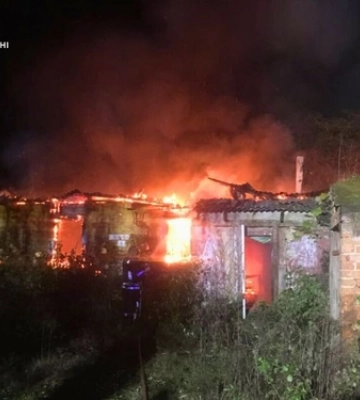 Серед завалів виявили чоловіка: на Волині згорів будинок