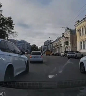 Патрульні Полтави притягнули до відповідальності водія BMW, який належить депутату Денису Поліщуку