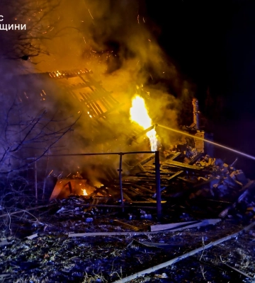У Сумах рятувальники ліквідували пожежу, яка виникла внаслідок ворожого удару