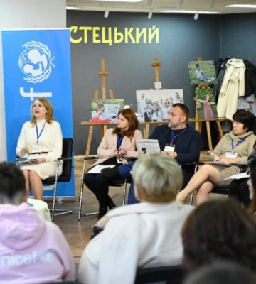 «Жива книга»: у Луцьку розповіли відверті історії турботи про дітей