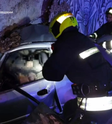 На Дніпропетровщині стела вбила водія легковика