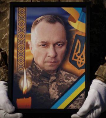 Сьогодні в Ужгороді провели в останню земну дорогу 47-річного захисника, сержанта Олексія Тімірязєва