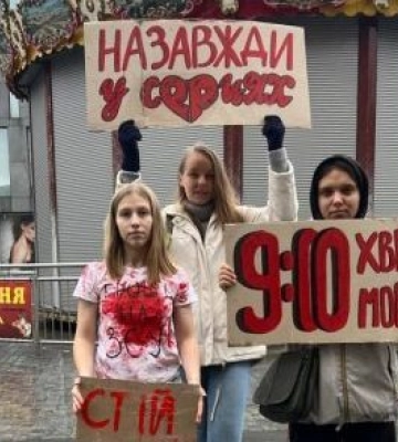 Зупинись та вшануй полеглих захисників: у Дніпрі пройшла акція біля популярного ТЦ
