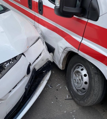 В Одесі швидка потрапила в аварію, коли везла постраждалого в ДТП, - ФОТО