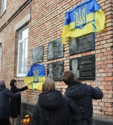 У ліцеї на Березнівщині відкрили пам`ятні дошки на честь двох полеглих воїнів